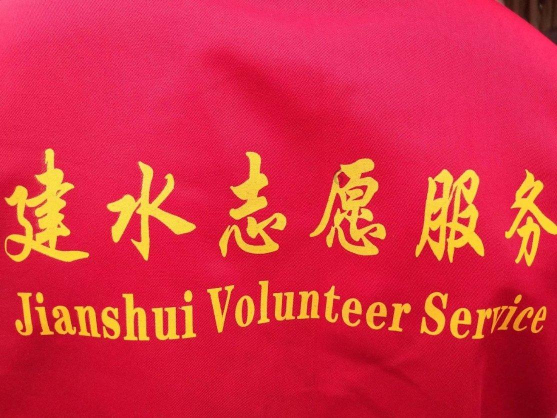 救援受困木屋的牛仔